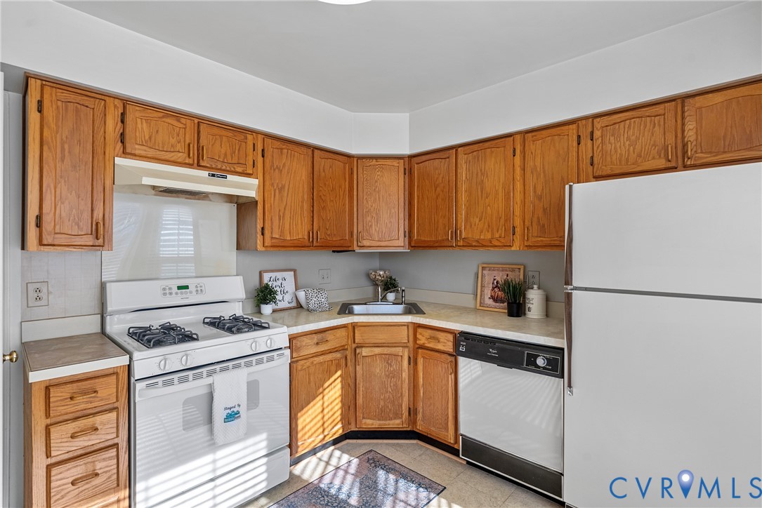 11612 Timberly Waye Henrico, VA 23238 - Photo 11 of 37 a kitchen with a sink a refrigerator and cabinets