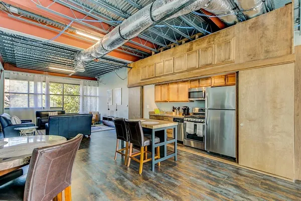 $2,500 | 1006 Houston Street, Unit 300, Fort Worth, TX 76102