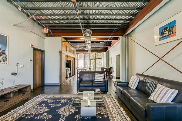 $2,500 | 1006 Houston Street, Unit 300, Fort Worth, TX 76102