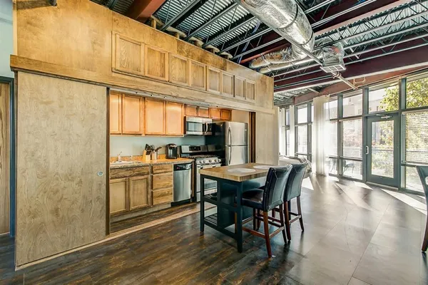$2,500 | 1006 Houston Street, Unit 300, Fort Worth, TX 76102