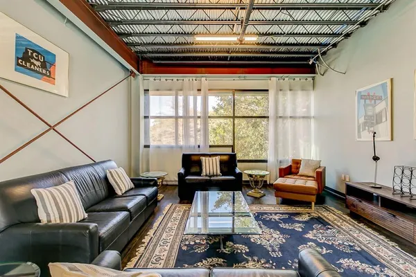 $2,500 | 1006 Houston Street, Unit 300, Fort Worth, TX 76102