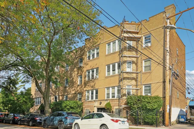 $255,000 | 3558 West Belle Plaine Avenue, Unit 3, Chicago, IL 60618