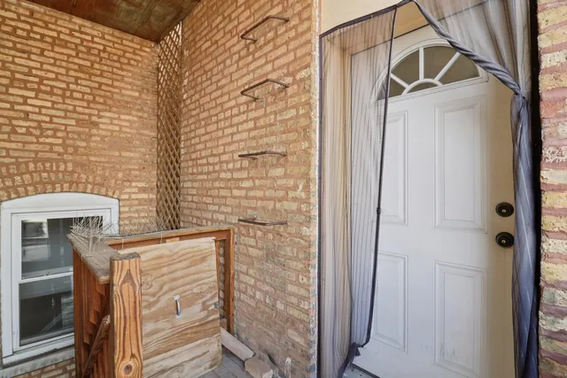 $255,000 | 3558 West Belle Plaine Avenue, Unit 3, Chicago, IL 60618