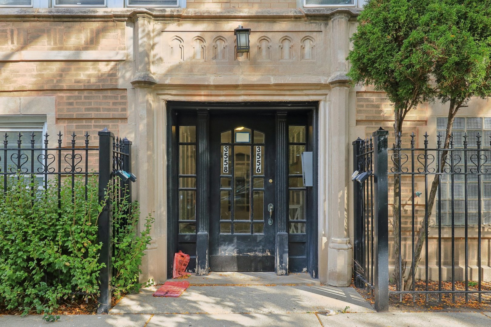 3558 West Belle Plaine Avenue, Unit 3 Chicago, IL 60618 - Photo 3 of 22