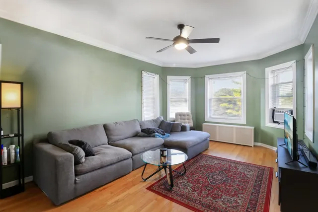 $255,000 | 3558 West Belle Plaine Avenue, Unit 3, Chicago, IL 60618