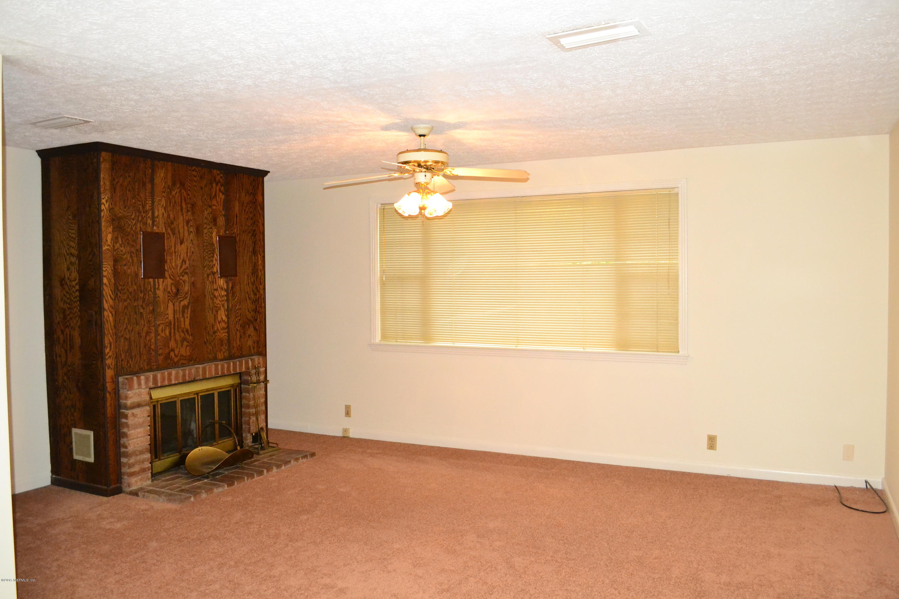 7411 Roslyn Road Jacksonville, FL 32244 - Photo 7 of 12 7411 Roslyn Rd. Jacksonville fl Living R
