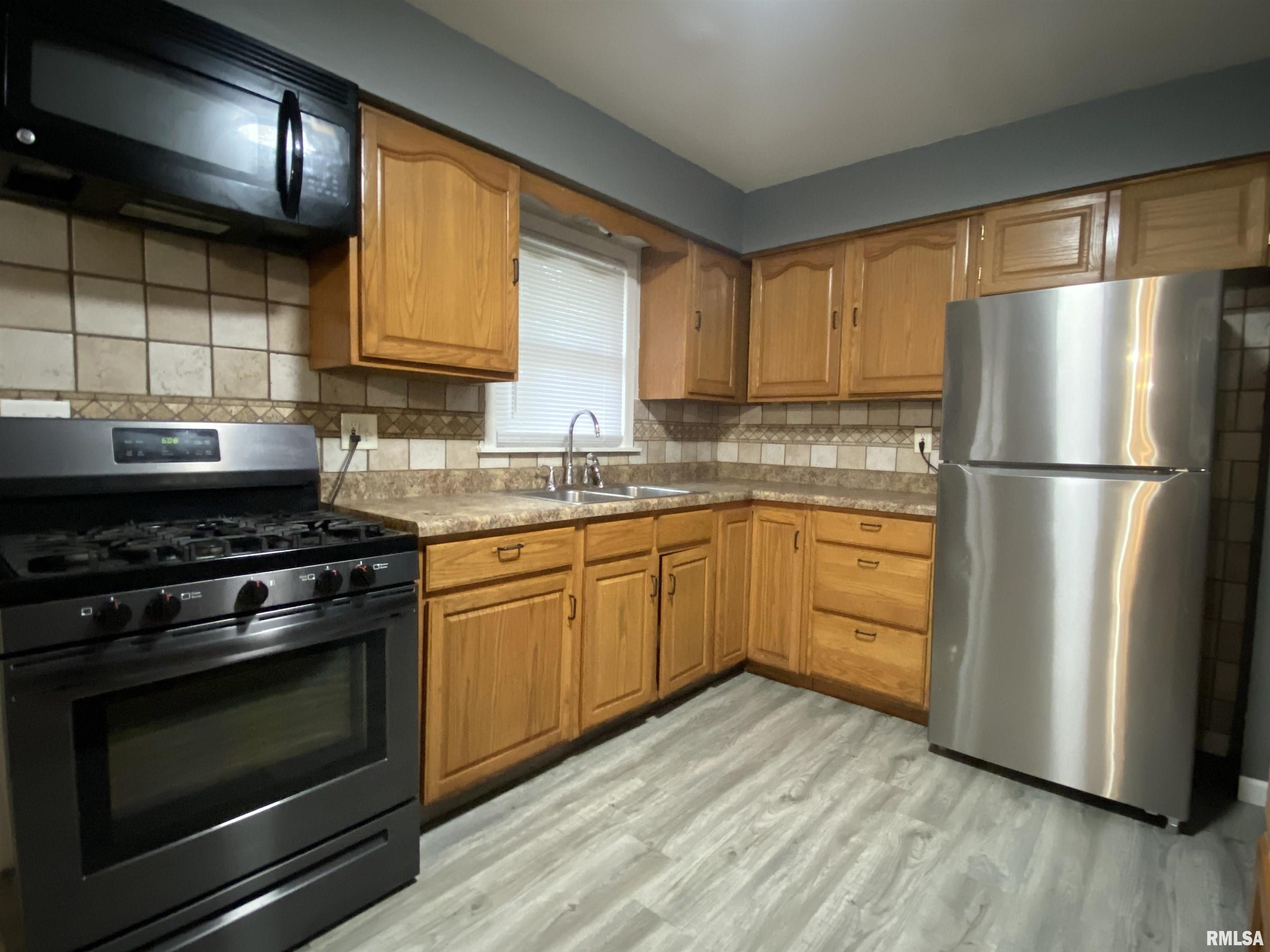 2240 North Sheridan Road Peoria, IL 61604 - Photo 14 of 33