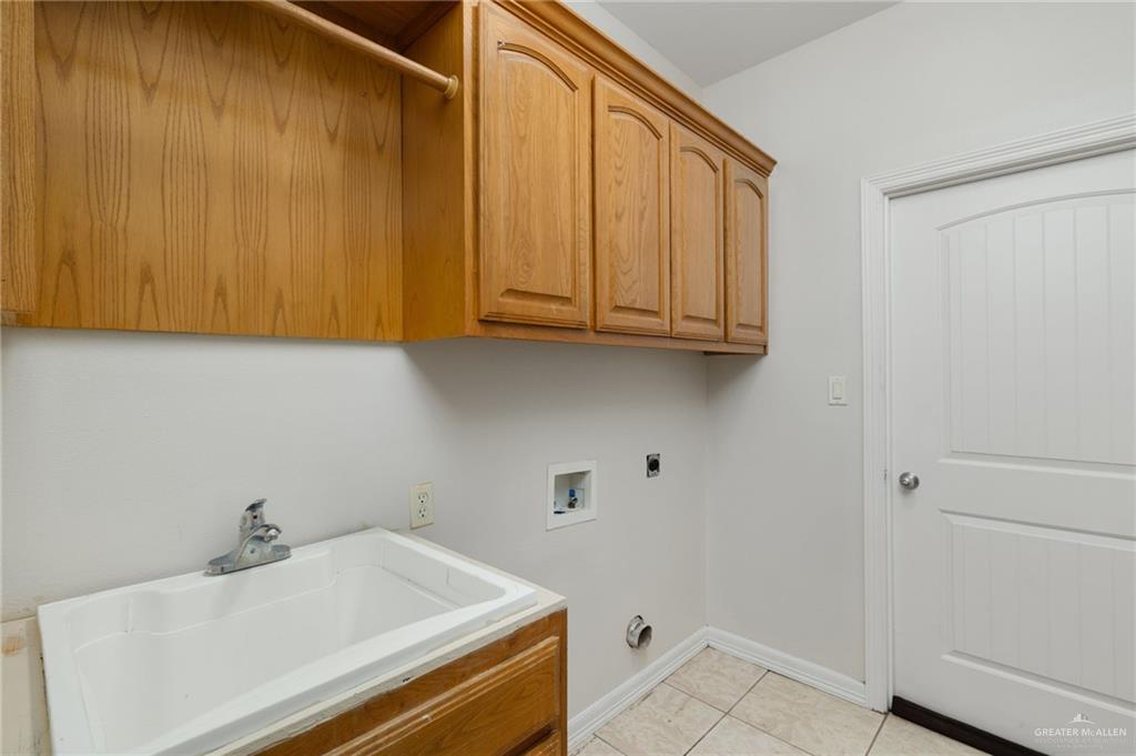 504 Orchard Court Weslaco, TX 78596 - Photo 16 of 24 a bathroom with a sink and cabinets