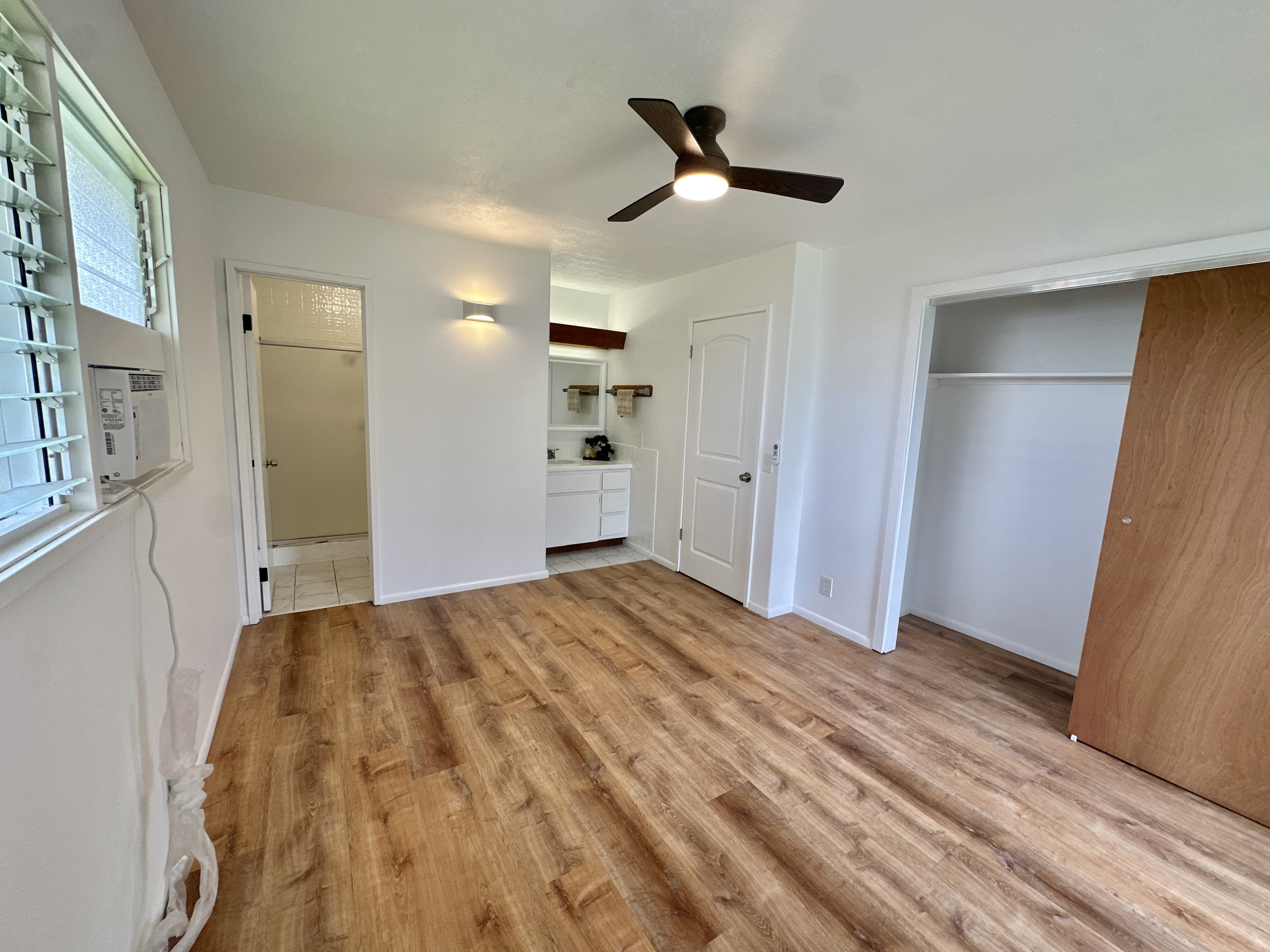 164 Likeke Street Hilo, HI 96720 - Photo 15 of 29 a bedroom with a bed and a large mirror