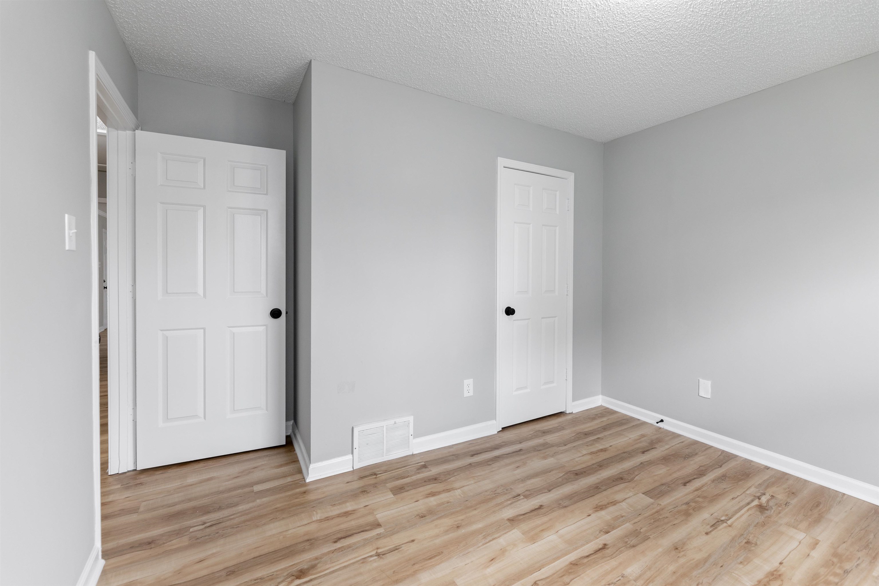 7421 Richmond Road Memphis, TN 38125 - Photo 17 of 39 Room featuring light wood-finish flooring, light gray walls, and white baseboards