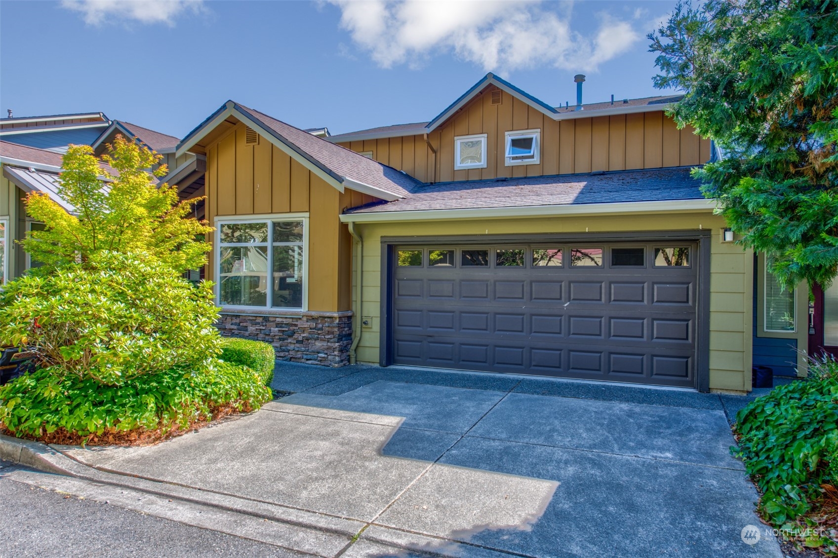 82 Cougar Ridge Road Northwest Issaquah, WA 98027 - Photo 1 of 31 front view of a house with a yard