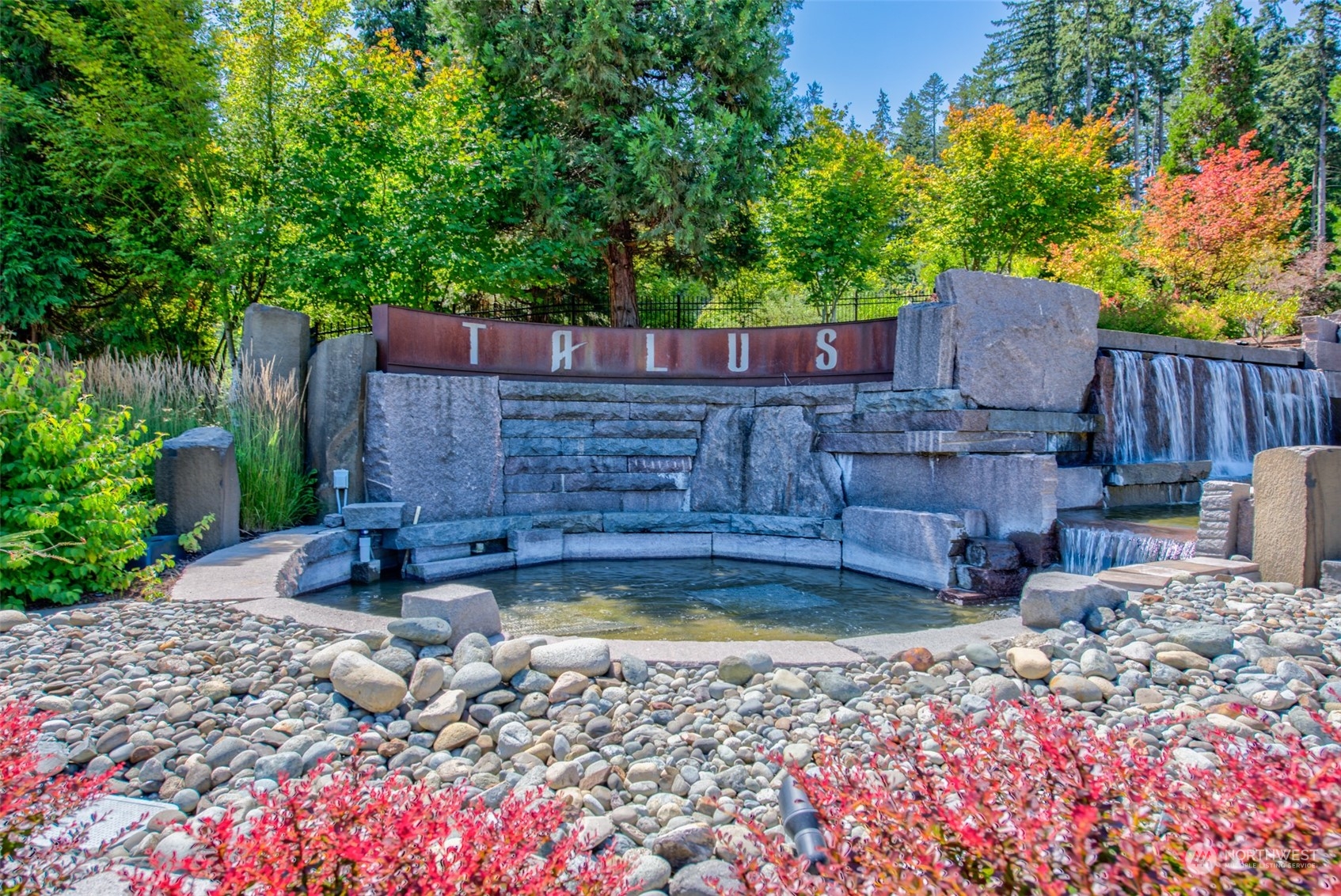 82 Cougar Ridge Road Northwest Issaquah, WA 98027 - Photo 24 of 31 a view of a back yard with green space