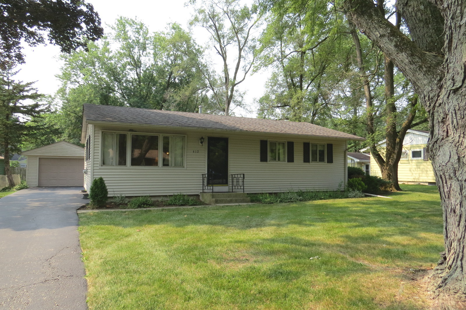 412 Davis Road Batavia, IL 60510 - Photo 2 of 27