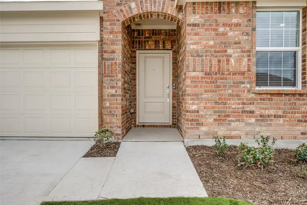 $2,600 | 439 Ridge Drive, Justin, TX 76247