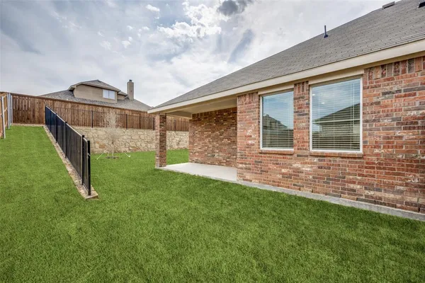$2,600 | 439 Ridge Drive, Justin, TX 76247