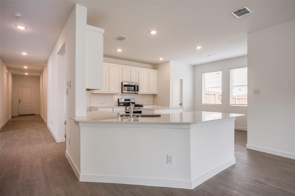 439 Ridge Drive Justin, TX 76247 - Photo 3 of 25