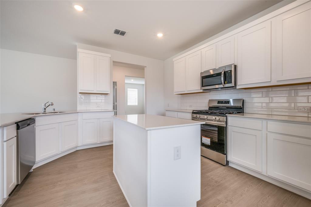 439 Ridge Drive Justin, TX 76247 - Photo 4 of 25