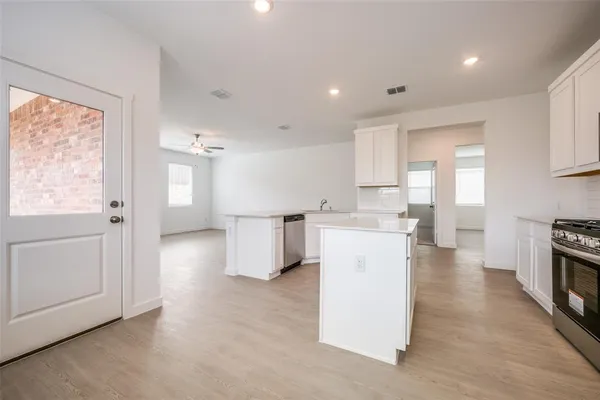 $2,600 | 439 Ridge Drive, Justin, TX 76247