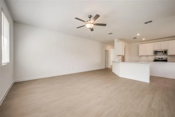$2,600 | 439 Ridge Drive, Justin, TX 76247