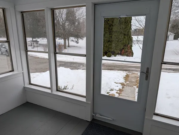 $2,500 | 116 Main Street, Unit 1, Hatfield, MA 01038