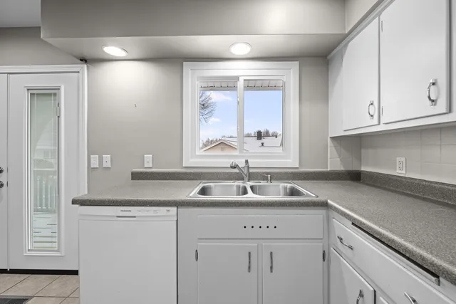 $259,900 | 1358 West Garfield Street, Davenport, IA 52804