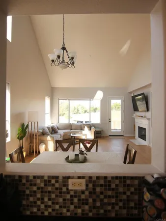 $862,888 | 445 Poets Square, Fallbrook, CA 92028