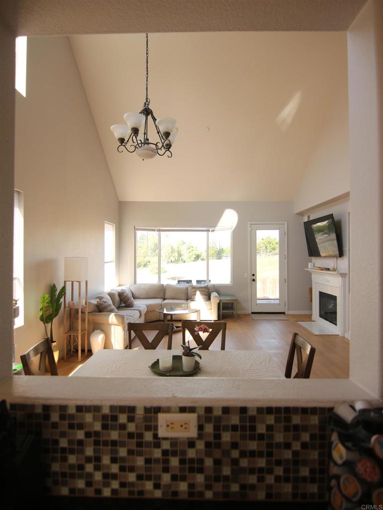 445 Poets Square Fallbrook, CA 92028 - Photo 7 of 38