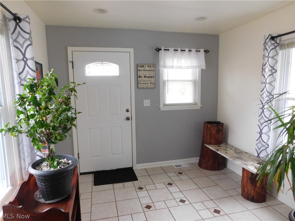 1693 Betz Road Akron, OH 44306 - Photo 5 of 29 Beautiful foyer!