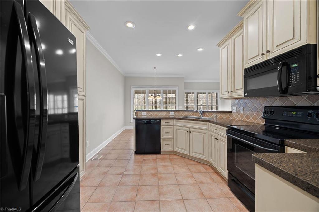 2343 Addison Boulevard High Point, NC 27262 - Photo 12 of 36