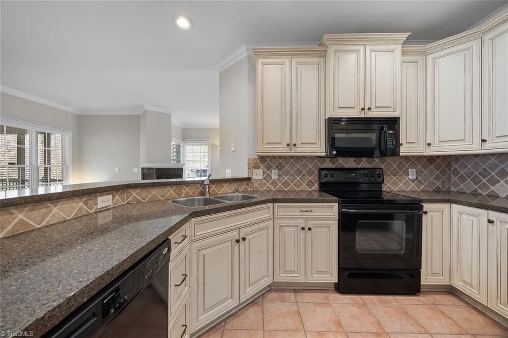 2343 Addison Boulevard High Point, NC 27262 - Photo 10 of 36