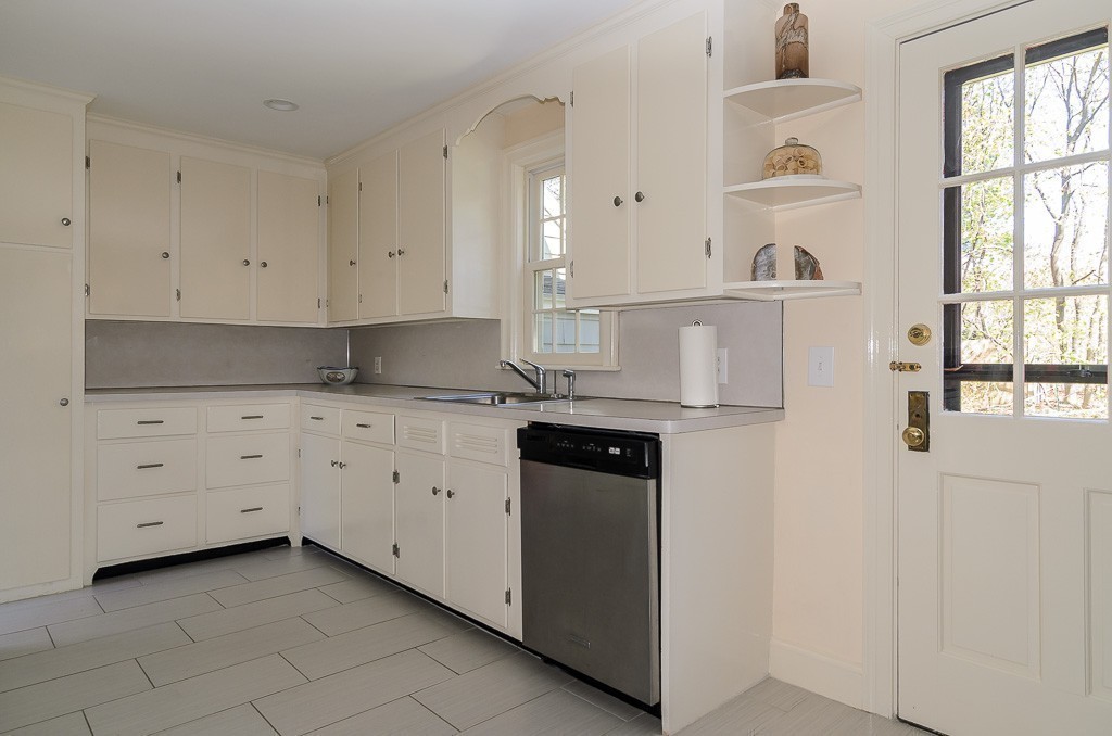 16 Wildon Road Wellesley, MA 02482 - Photo 8 of 18