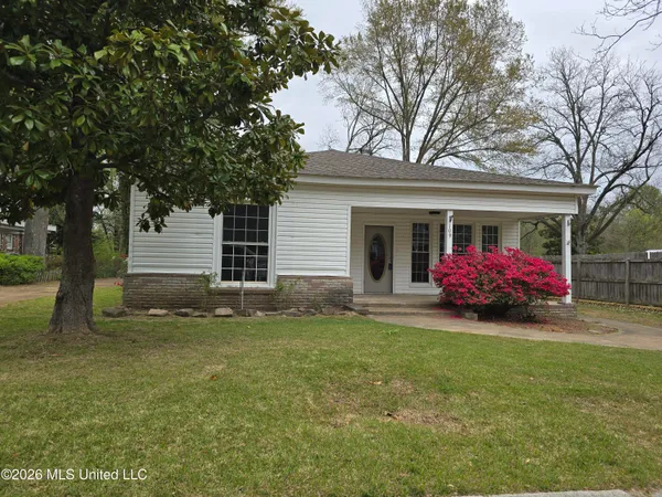 $385,000 | 109 Church Street, Senatobia, MS 38668