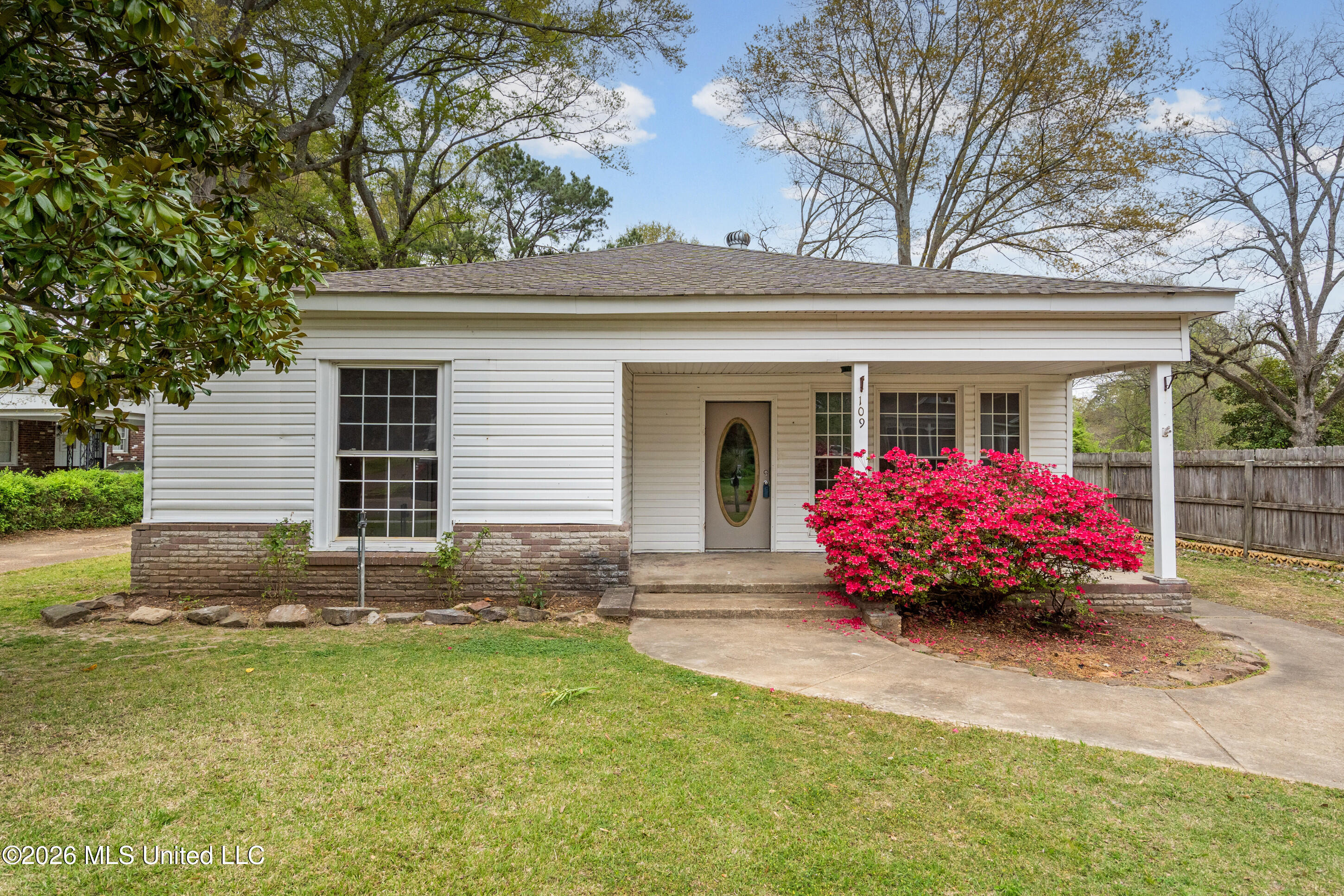109 Church Street Senatobia, MS 38668 - Photo 2 of 36 2__dsc1436_print