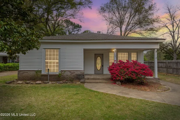 $385,000 | 109 Church Street, Senatobia, MS 38668