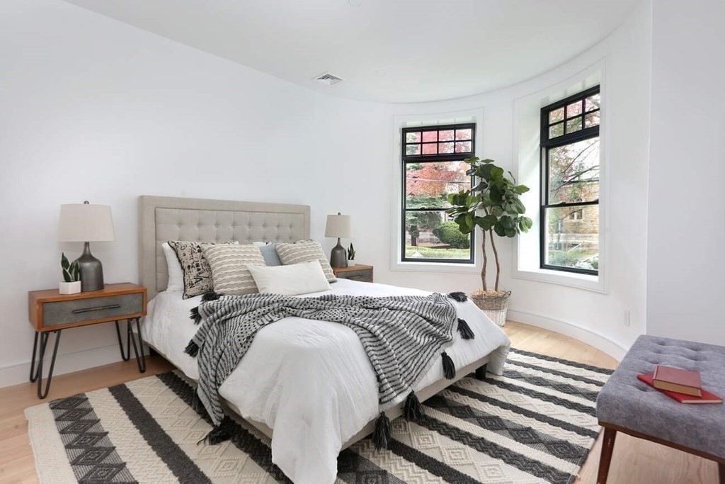 1 Strathmore Road, Unit 1 Brookline, MA 02445 - Photo 4 of 9