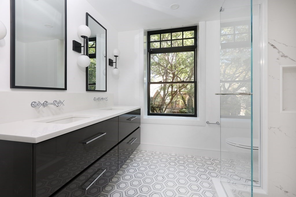 1 Strathmore Road, Unit 1 Brookline, MA 02445 - Photo 5 of 9