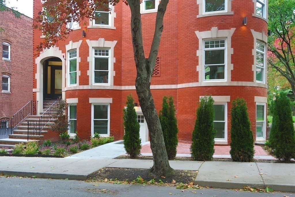 1 Strathmore Road, Unit 1 Brookline, MA 02445 - Photo 9 of 9