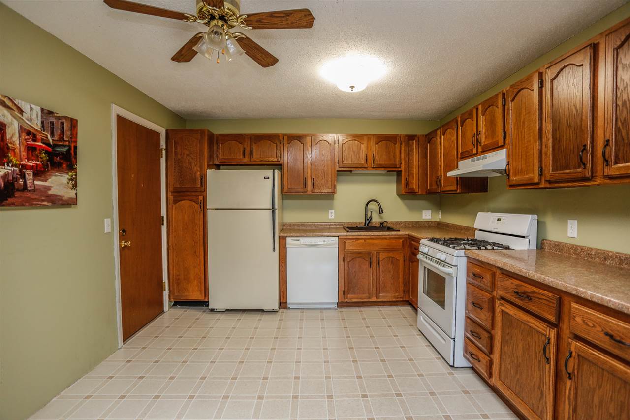 379 Huse Road, Unit 39 Manchester, NH 03103 - Photo 4 of 21
