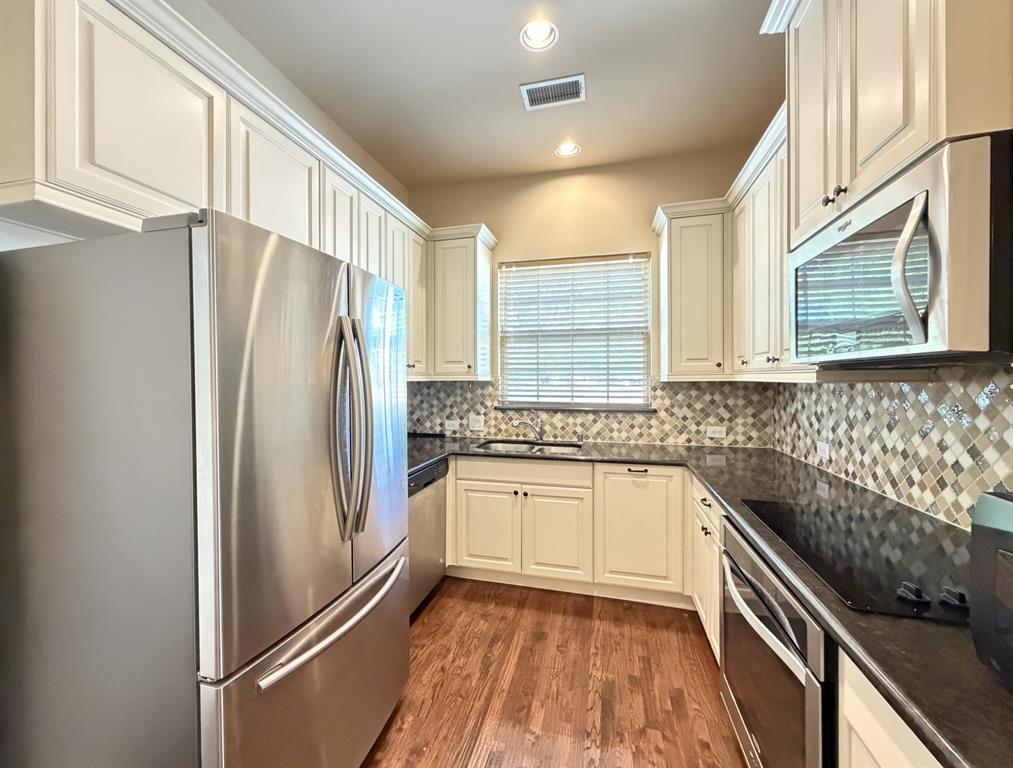 824 Rohan Drive Richardson, TX 75081 - Photo 11 of 27