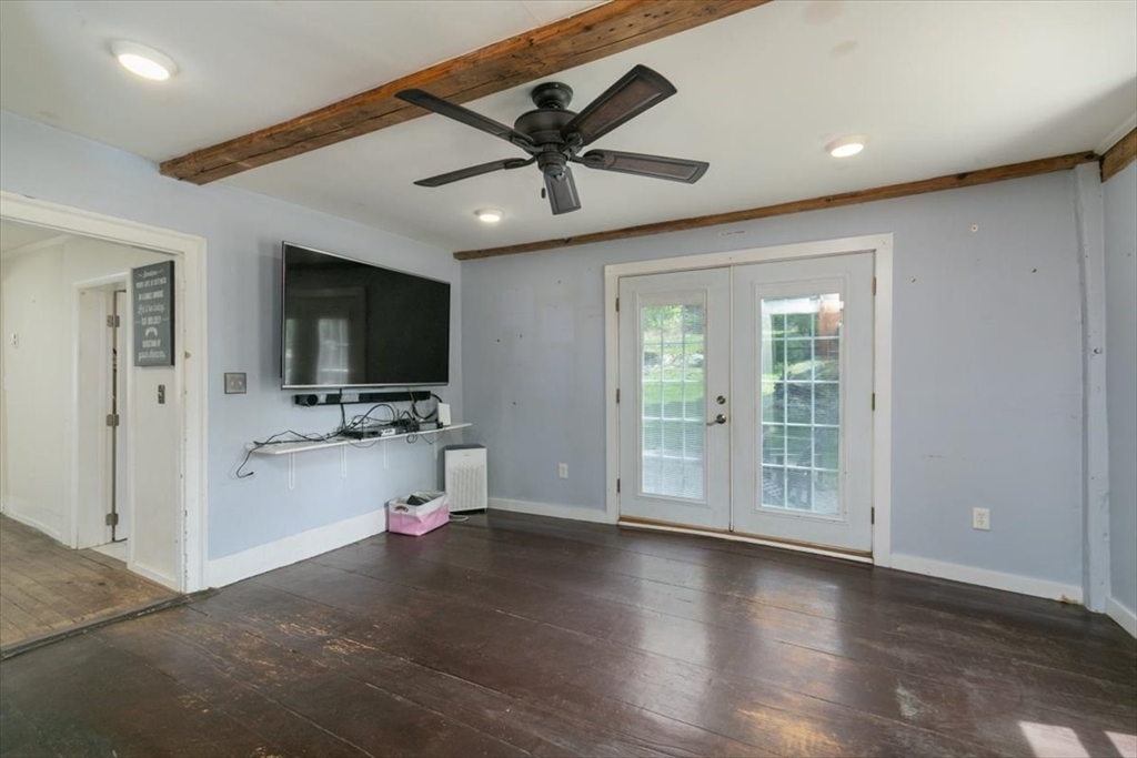 135 Hart Street Beverly, MA 01915 - Photo 15 of 29