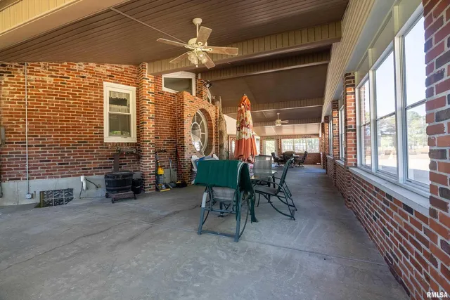 $575,000 | 6694 Shamrock Road, Tamaroa, IL 62888