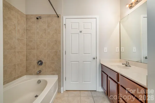 $1,695 | 1000 East Woodlawn Road, Unit 201, Charlotte, NC 28209