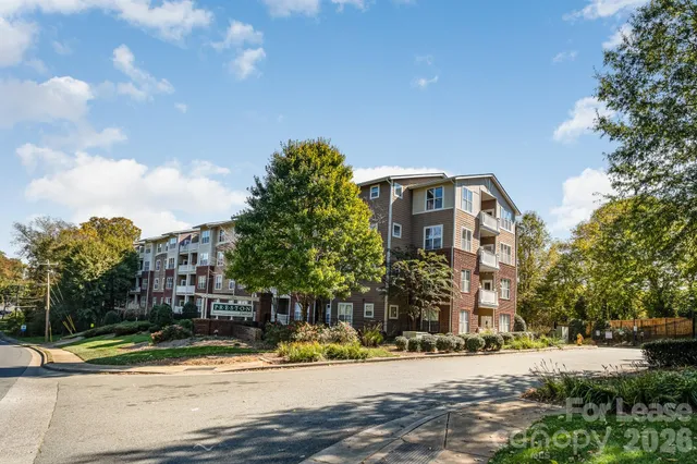 $1,695 | 1000 East Woodlawn Road, Unit 201, Charlotte, NC 28209