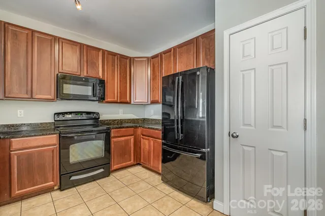 $1,695 | 1000 East Woodlawn Road, Unit 201, Charlotte, NC 28209