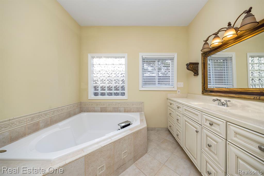 48712 Point Lakeview Street Chesterfield, MI 48047 - Photo 44 of 71