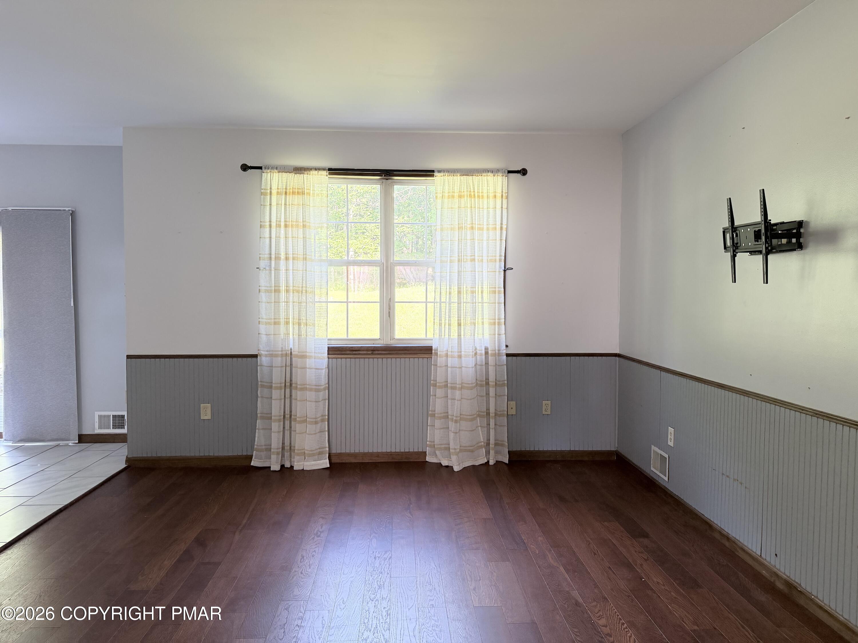 5191 Spring Drive Swiftwater, PA 18370 - Photo 6 of 42 IMG_0963 (1)
