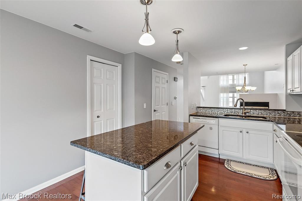 1410 Raliegh Place Troy, MI 48084 - Photo 15 of 32