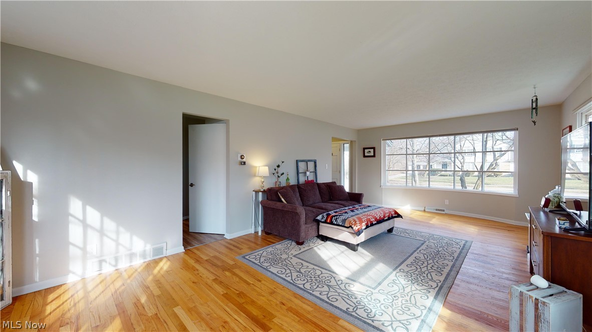 16506 Fernway Road Cleveland, OH 44120 - Photo 16 of 31 Gallery Image 16