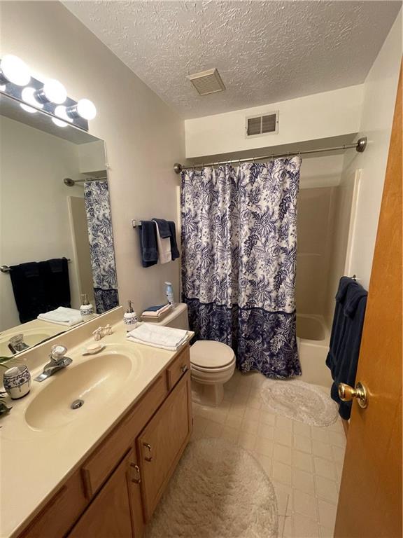 300 6th Street, Unit 10 Beaver, PA 15009 - Photo 11 of 18 a bathroom with a sink a toilet and shower