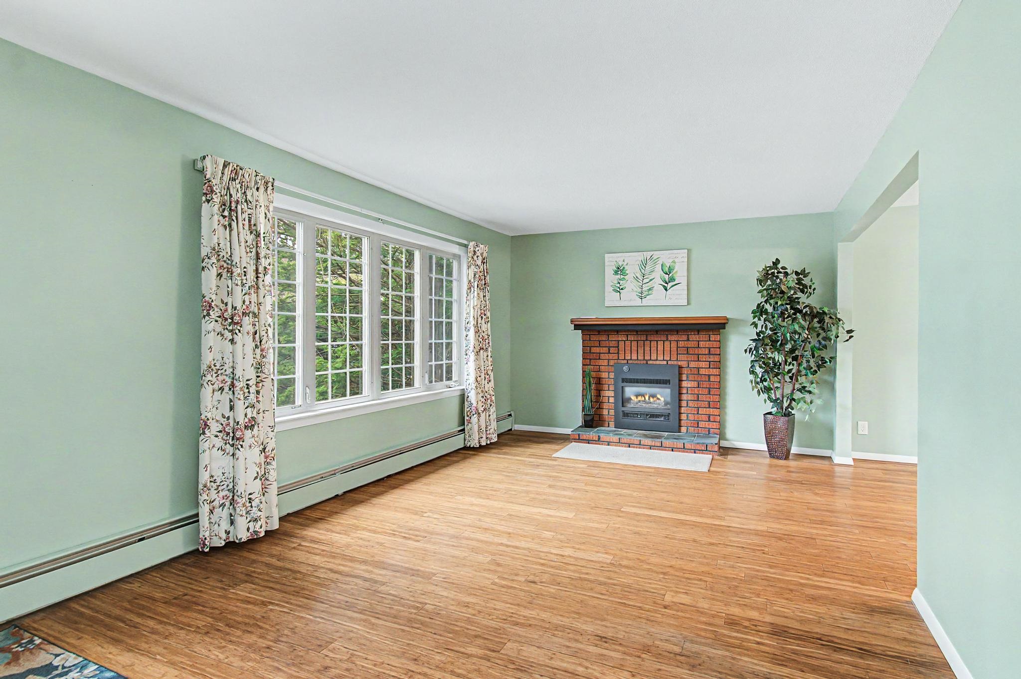 6 Clover Street South Burlington, VT 05403 - Photo 4 of 47